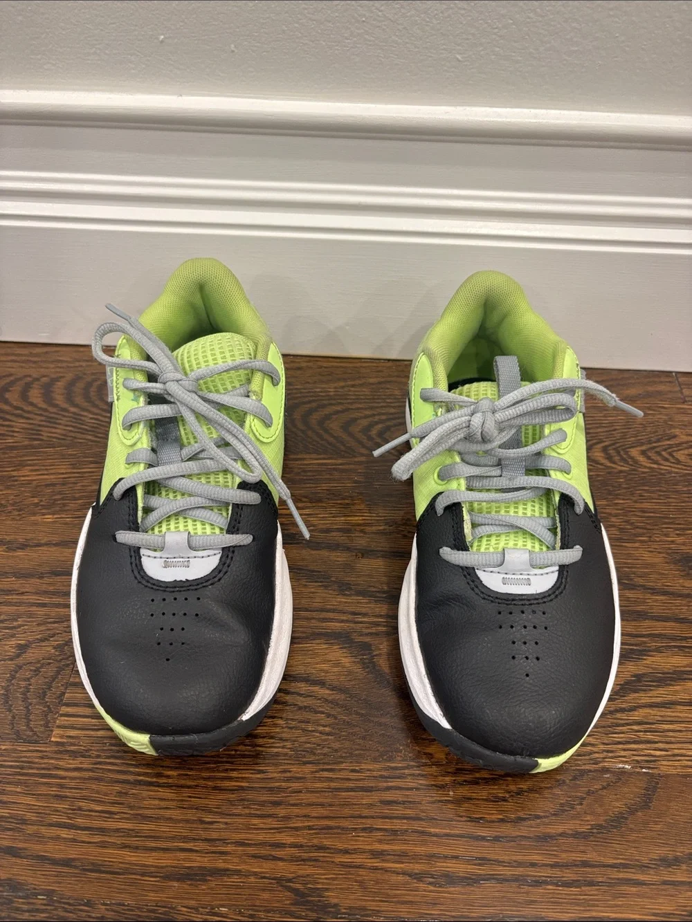 Under Armour Boys Lime Green and Black Sneakers, size 2